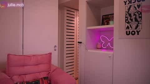 jhulysex online show from October 17, 2025, 11:40 pm