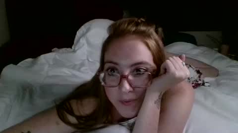 jilliangiselle online show from September 16, 2025, 4:57 am