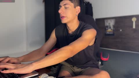 jim_dancer online show from December 24, 2024, 5:13 pm