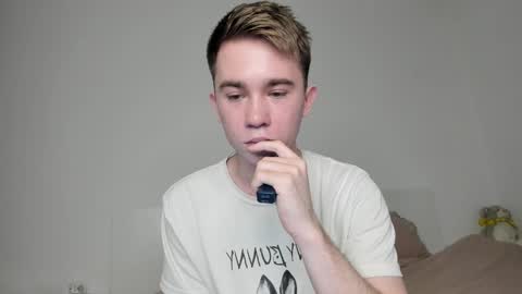 Snapshot of jimyti_bad_boy chatting on March 4, 2025, 2:06 am jimyti_bad_boy online show from March 4, 2025, 2:06 am