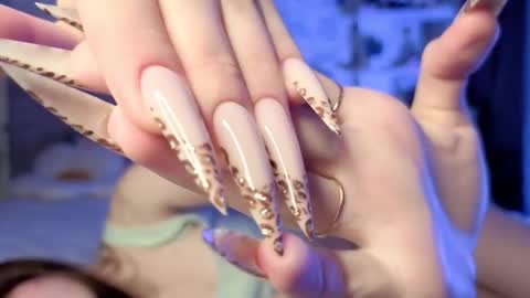 Jinny online show from December 2, 2025, 8:37 pm