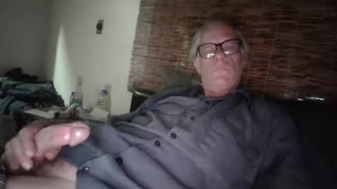 jizzmitten5 online show from September 17, 2025, 8:16 am