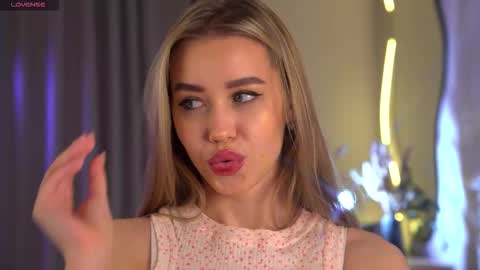 Jenny online show from November 19, 2025, 8:14 am