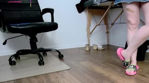 Nicole  Allen online show from February 26, 2026, 11:04 pm