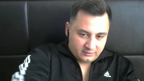 jnsnw online show from October 4, 2025, 11:52 am