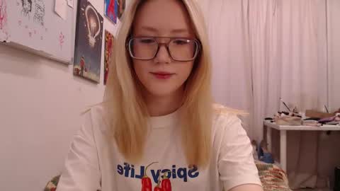 joan_kiss online show from November 28, 2025, 9:12 am