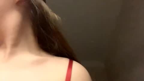 Adel online show from October 16, 2025, 8:43 pm