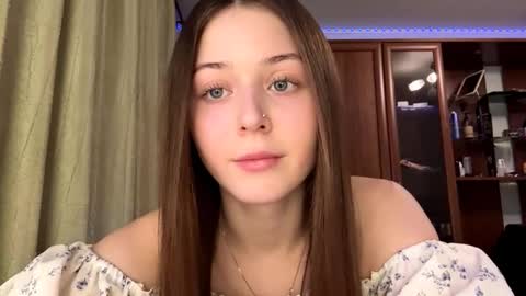 Adel online show from December 21, 2025, 4:14 pm