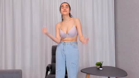 Mia online show from December 15, 2024, 7:21 pm