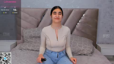 Mia online show from December 19, 2024, 1:29 pm