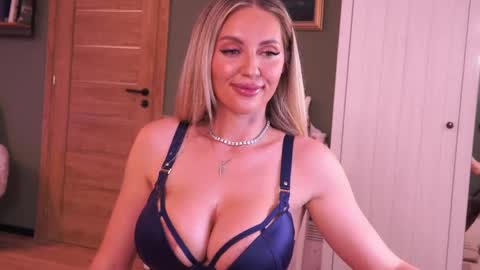 Snapshot of joannee chatting on June 5, 2026, 3:18 pm Joanne online show from June 5, 2026, 3:18 pm