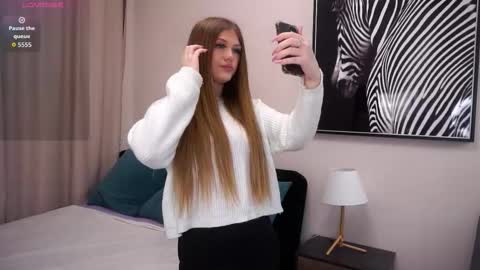 Snapshot of joannehairfield chatting on December 1, 2025, 7:02 am Karyn online show from December 1, 2025, 7:02 am