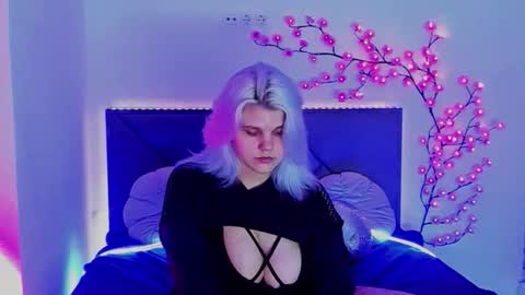 Snapshot of joannlowes chatting on May 11, 2026, 7:22 pm Joann online show from May 11, 2026, 7:22 pm