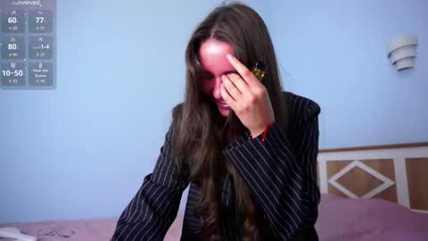 Nicole online show from October 31, 2025, 4:24 am