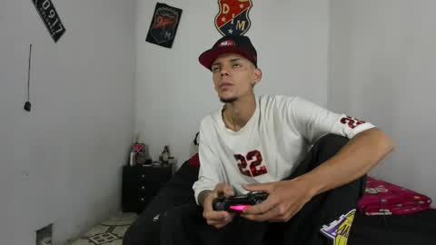 johan_and_antonella online show from January 15, 2025, 10:35 pm