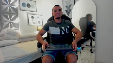 Snapshot of johan_miller1 chatting on December 16, 2025, 11:15 am johan online show from December 16, 2025, 11:15 am