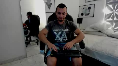 Snapshot of johan_miller1 chatting on December 18, 2025, 11:05 am johan online show from December 18, 2025, 11:05 am