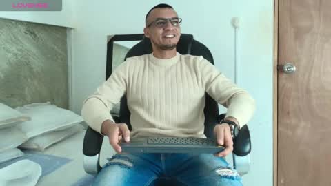 Snapshot of johan_miller1 chatting on December 21, 2025, 11:06 am johan online show from December 21, 2025, 11:06 am