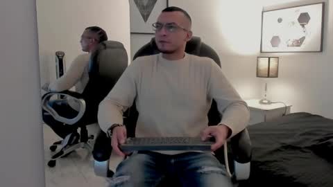 Snapshot of johan_miller1 chatting on December 22, 2025, 5:59 am johan online show from December 22, 2025, 5:59 am