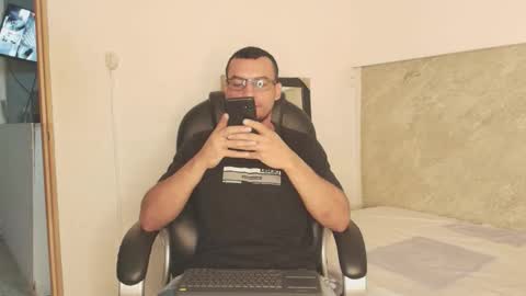 Snapshot of johan_miller1 chatting on February 2, 2026, 5:06 am johan online show from February 2, 2026, 5:06 am