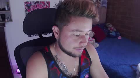 Snapshot of johanleonsweetboy chatting on December 17, 2025, 5:08 pm JOHAN independient model online show from December 17, 2025, 5:08 pm