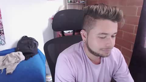 Snapshot of johanleonsweetboy chatting on January 15, 2026, 4:22 pm JOHAN independient model online show from January 15, 2026, 4:22 pm