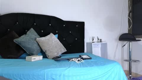 John  online show from September 26, 2025, 11:03 am