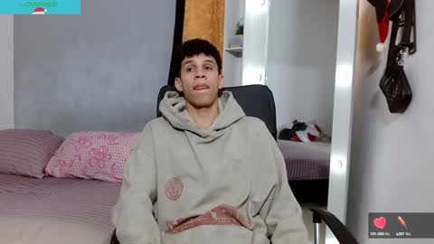 john_ssnow29 online show from January 5, 2025, 8:42 pm