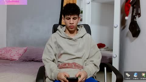 john_ssnow29 online show from January 6, 2025, 11:42 pm