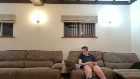 johnathan_stuart33 online show from April 12, 2026, 10:04 pm