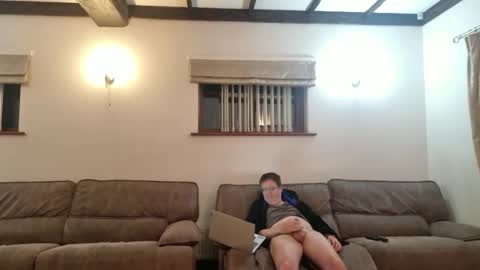 johnathan_stuart33 online show from June 7, 2026, 12:37 am