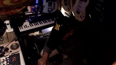 johnfeelgood004 online show from May 9, 2026, 3:23 am