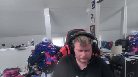 johnfernandez784 online show from May 21, 2026, 6:59 pm