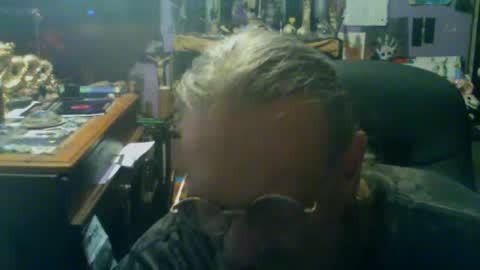 johnnyshung1 online show from September 9, 2025, 4:06 pm