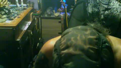 johnnyshung1 online show from November 4, 2025, 2:32 am