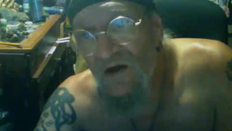 johnnyshung1 online show from December 3, 2025, 4:27 pm