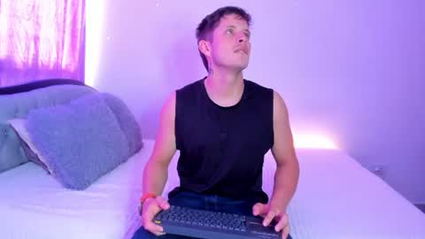 johnycooper08 online show from June 22, 2026, 1:52 pm