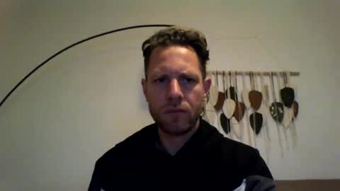 jojo19844 online show from April 21, 2026, 7:39 pm