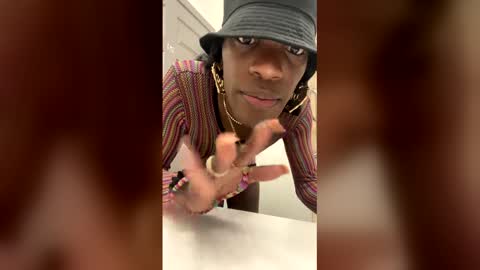 jojodaslut online show from February 21, 2026, 12:50 pm