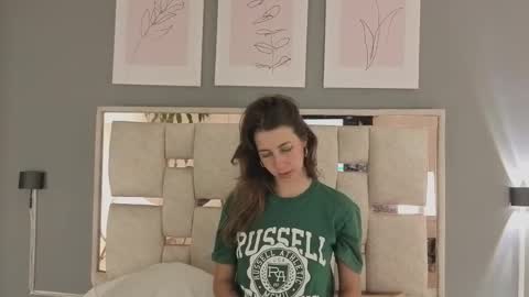 jolie_lov online show from November 1, 2025, 1:35 pm