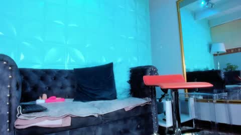 Jolie online show from February 5, 2025, 3:52 pm