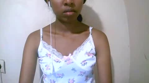 joliekah27 online show from April 18, 2026, 7:58 pm