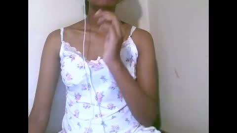 joliekah27 online show from April 19, 2026, 8:44 pm