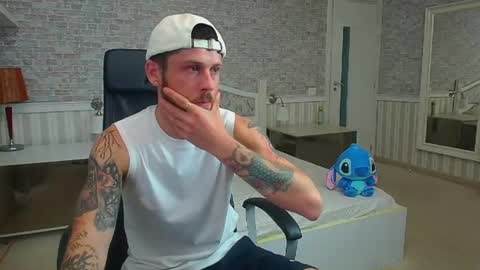 Snapshot of jonahshaw chatting on July 21, 2026, 4:26 am JonahShaw online show from July 21, 2026, 4:26 am