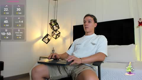 Jonathan Danielss  online show from December 14, 2024, 12:01 pm