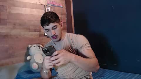 jonathancast08 online show from November 28, 2025, 9:06 pm