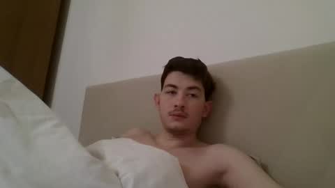 jonhy_merlin online show from April 16, 2026, 3:18 am