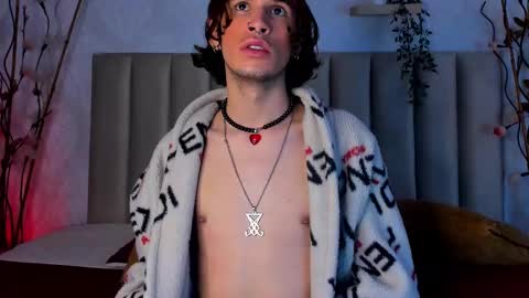 jonny_gilbert online show from November 18, 2025, 12:42 pm