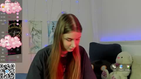 Mila online show from February 5, 2025, 8:04 pm