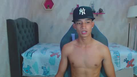 jose_sexycumm online show from March 1, 2025, 9:37 pm